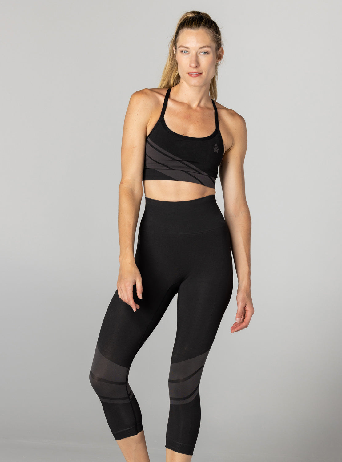betty designs seamless capri tight for women