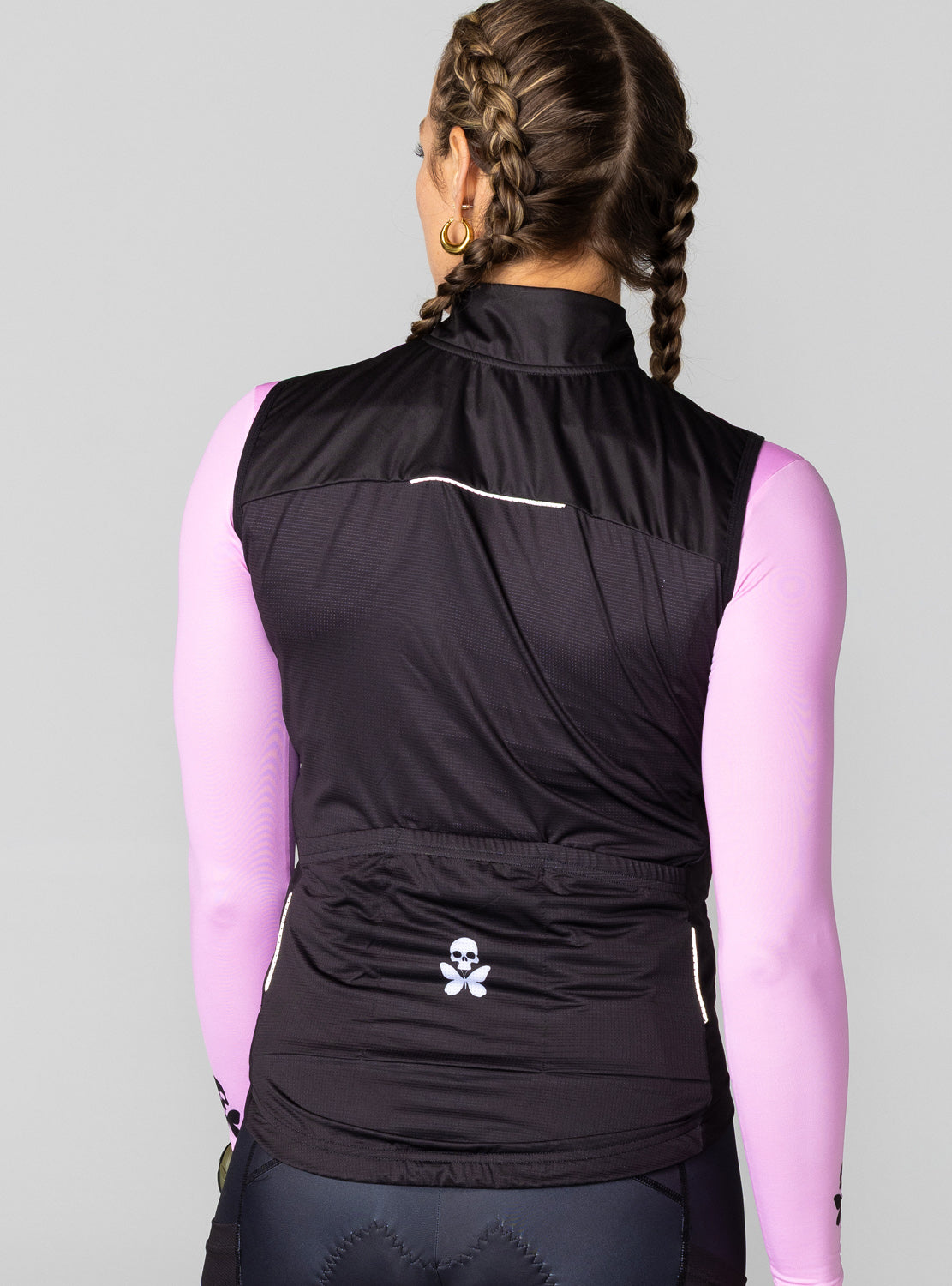 betty designs black vest wtih pockets for women cycling and running