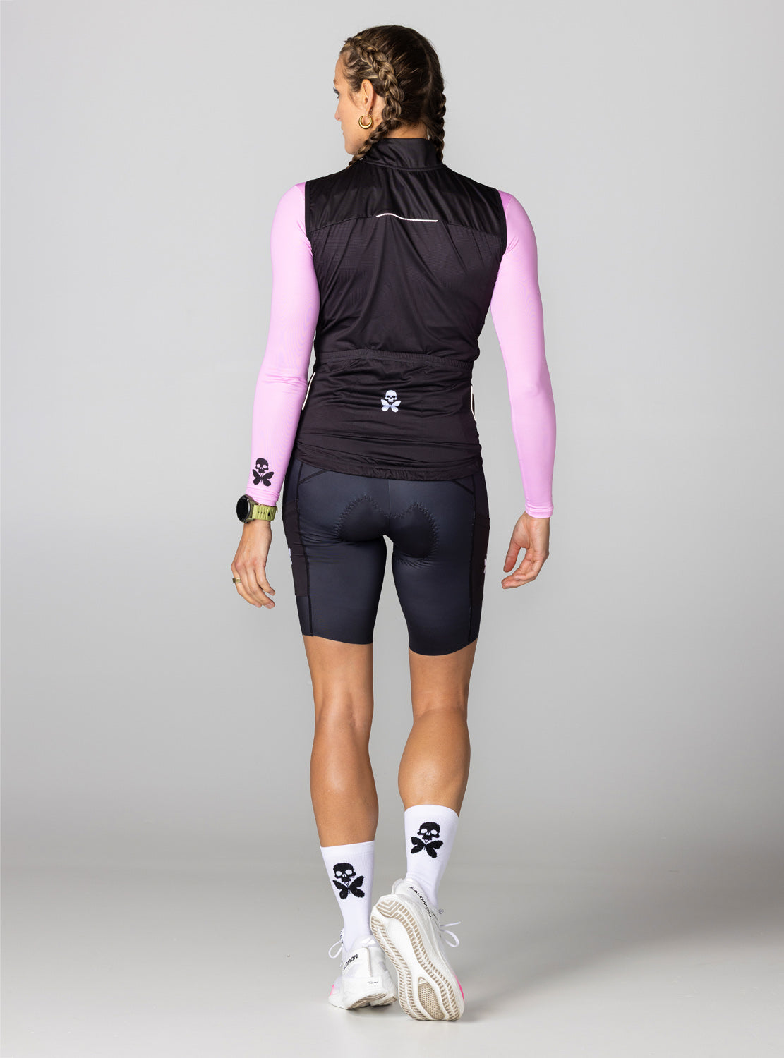 betty designs black vest wtih pockets for women cycling and running